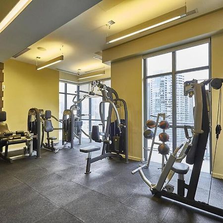 Chic 1-Br Condo; Parking Included; Downtown Core Toronto Dış mekan fotoğraf