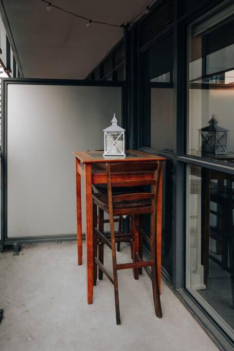 Chic 1-Br Condo; Parking Included; Downtown Core Toronto Dış mekan fotoğraf